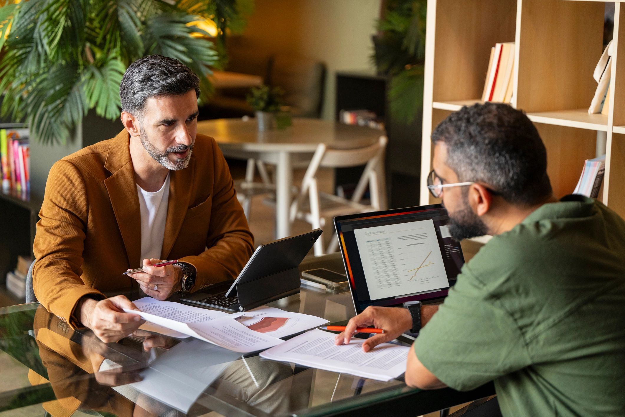 Advisor and client meeting to discuss international mobility options